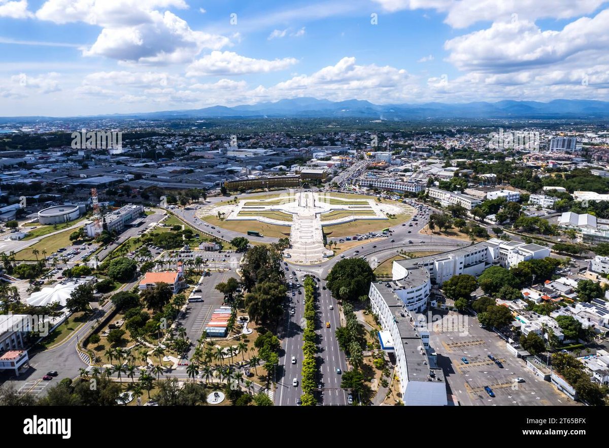 Los Héroes Plaza - Gallery Photo 1