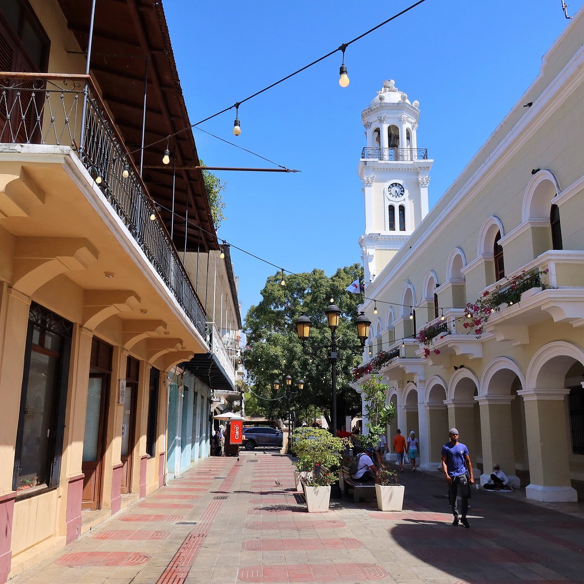 Los Héroes Plaza - Gallery Photo 7
