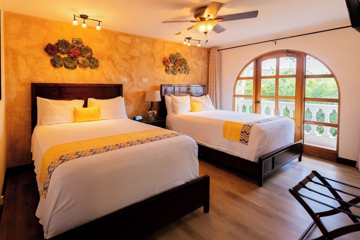 Plaza Buena Vista - Gallery Photo 2