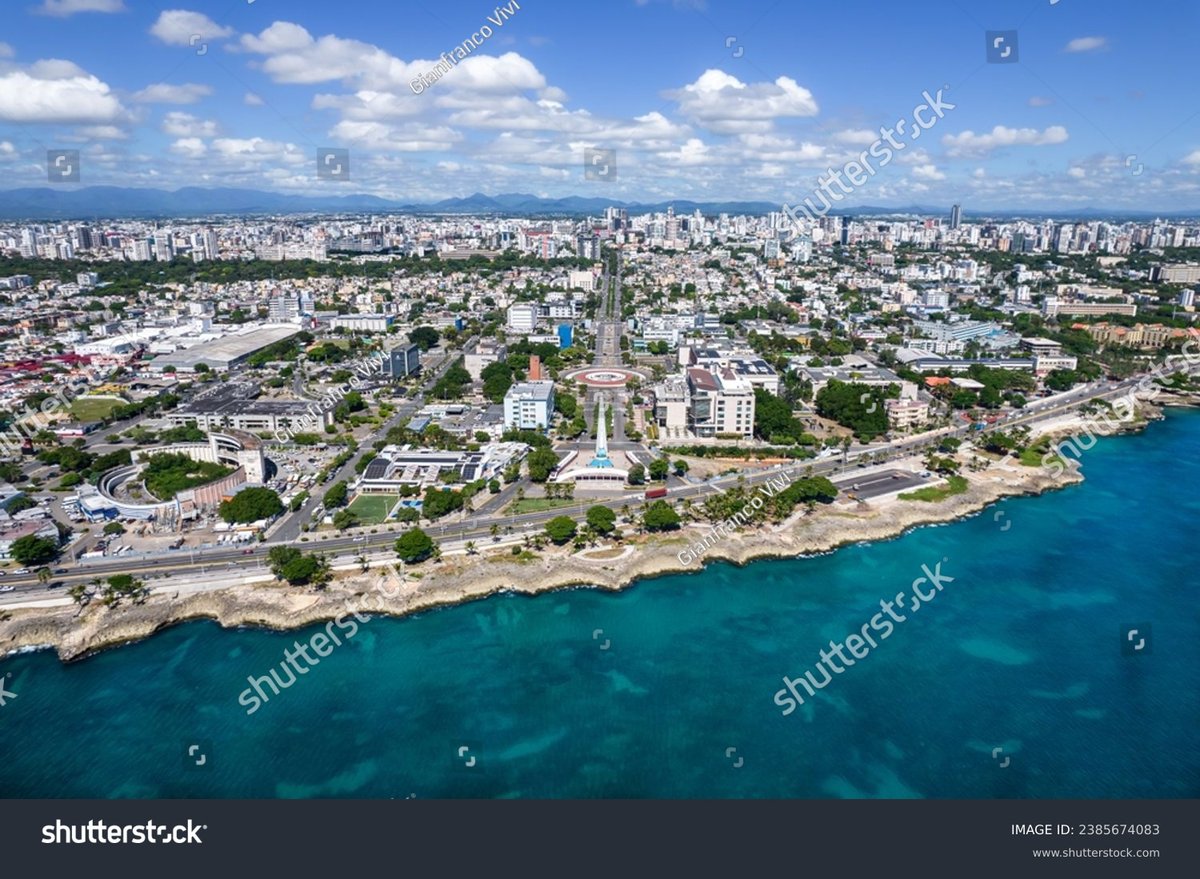 Plaza Santo Domingo Norte - Gallery Photo 4
