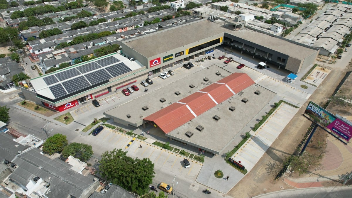 Plaza Los Robles - Gallery Photo 1