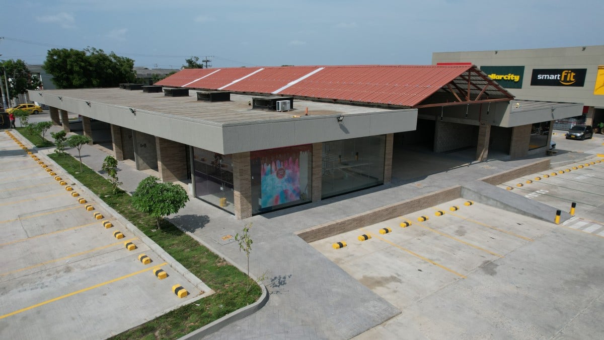 Plaza Los Robles - Gallery Photo 2
