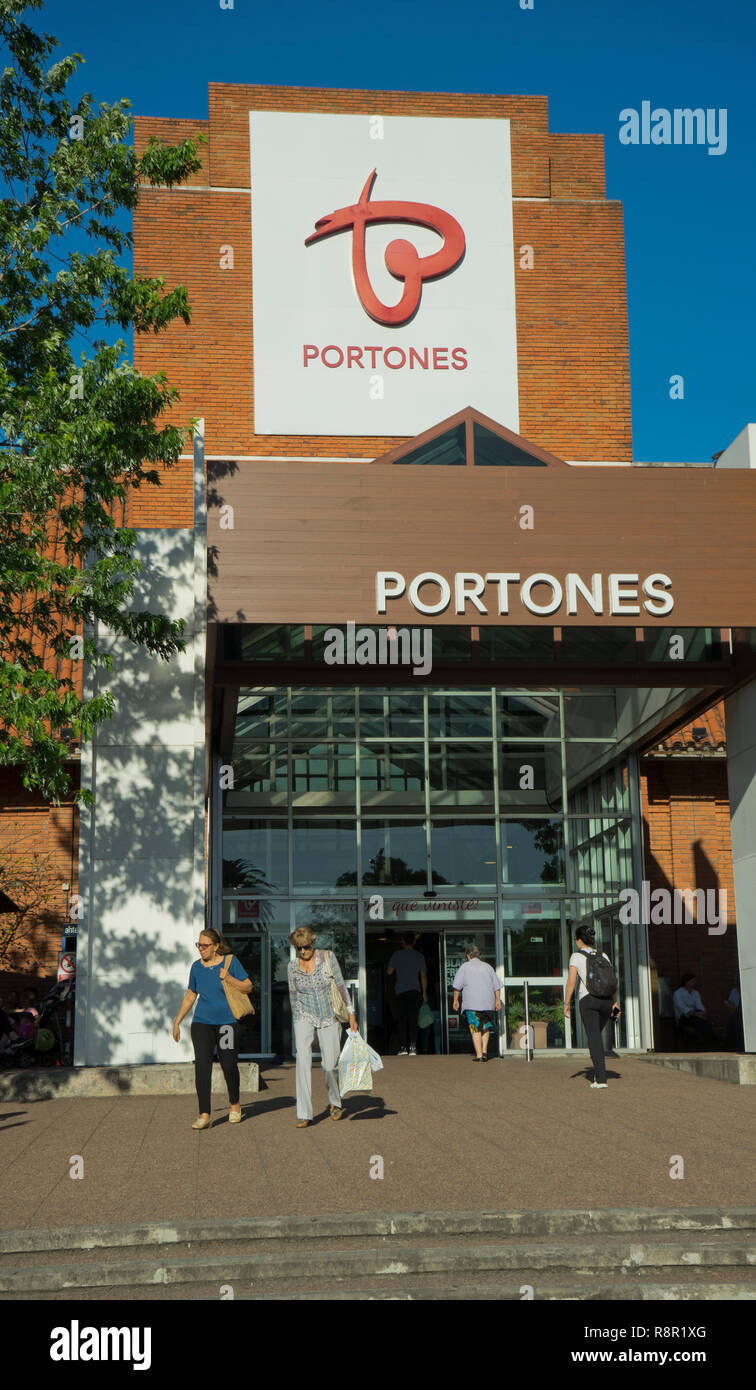 Plaza Los Portones - Gallery Photo 1