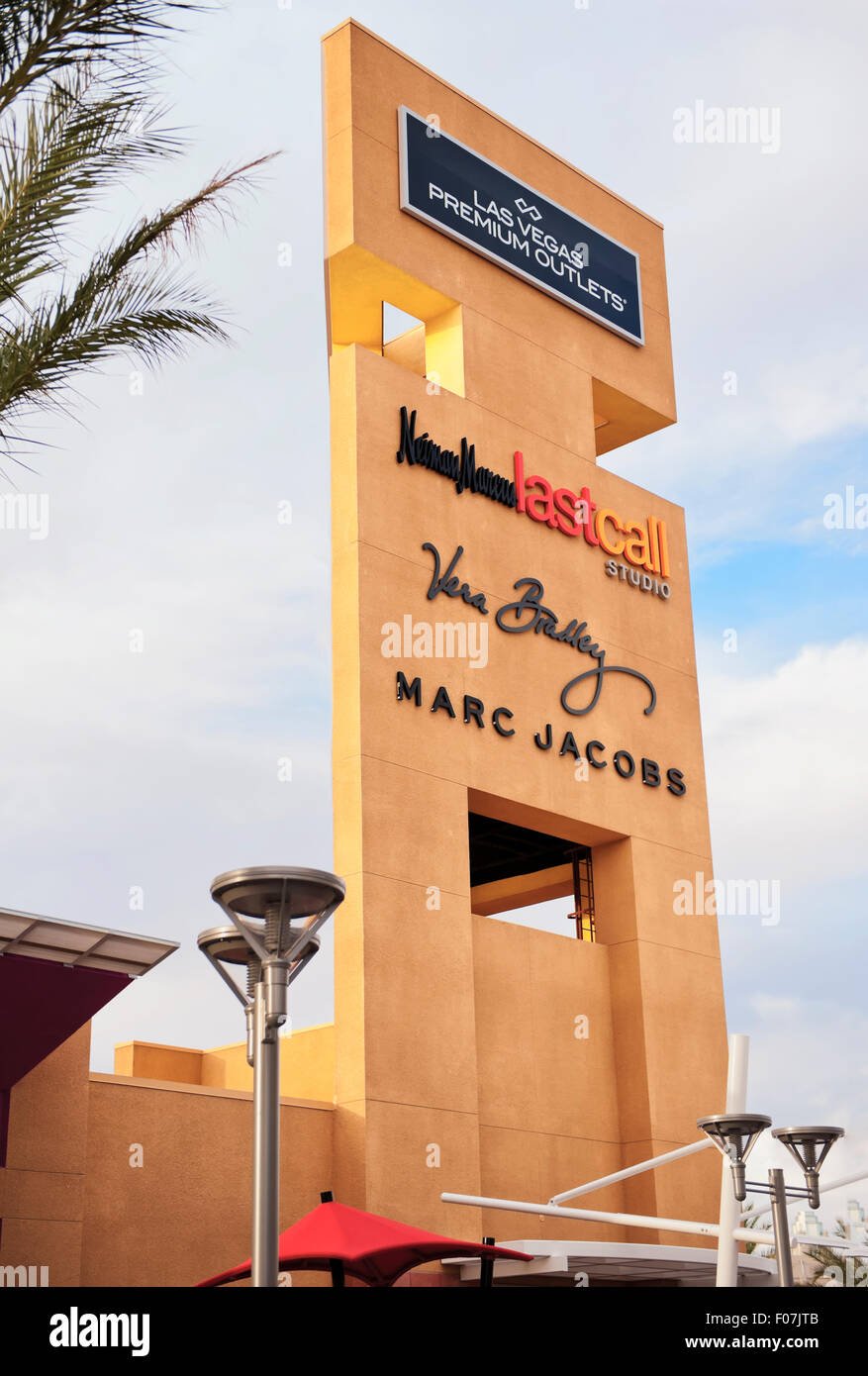 Simon Premium Outlets Las Vegas - Gallery Photo 3