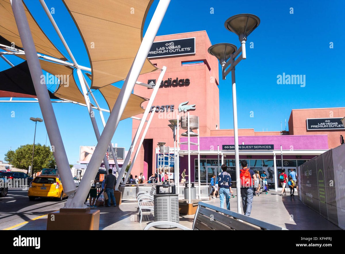 Simon Premium Outlets Las Vegas - Gallery Photo 5