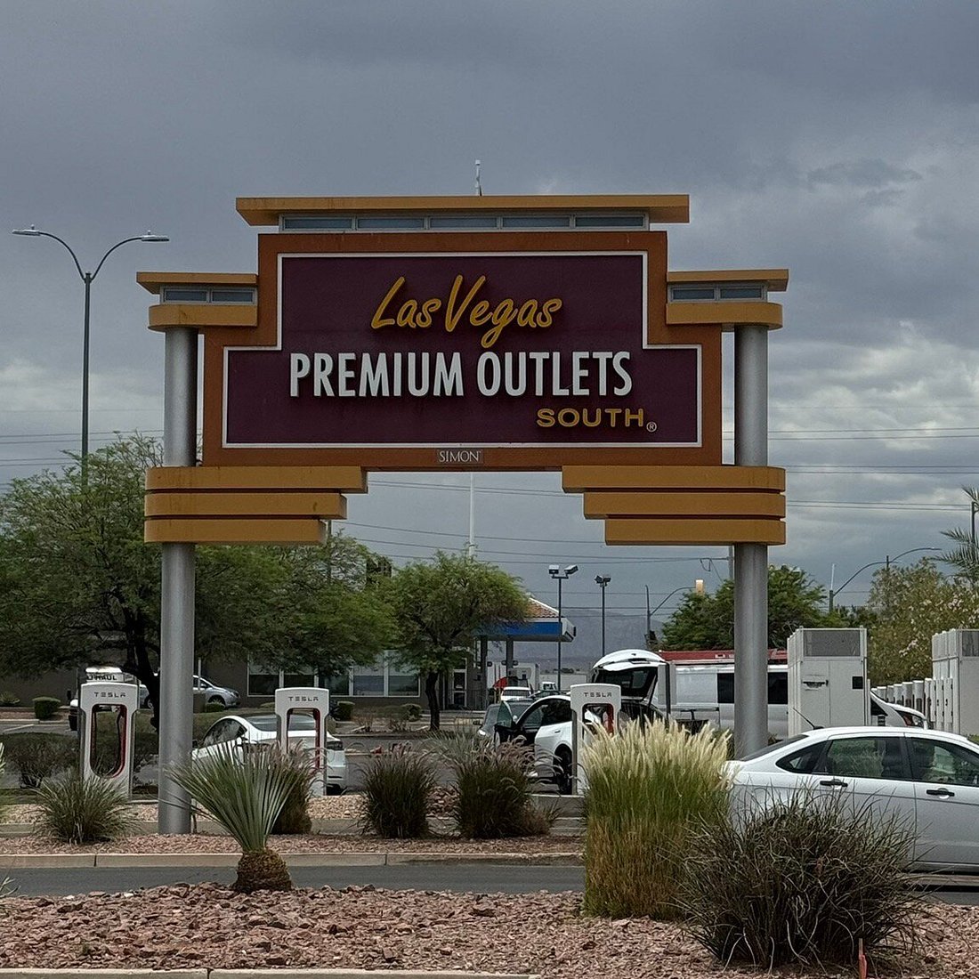 Simon Premium Outlets Las Vegas - Gallery Photo 7