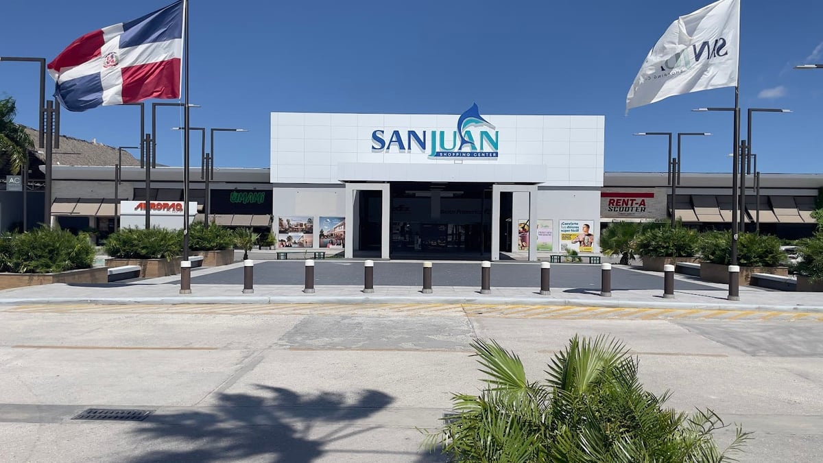 Plaza San Juan Shopping Center - Gallery Photo 8