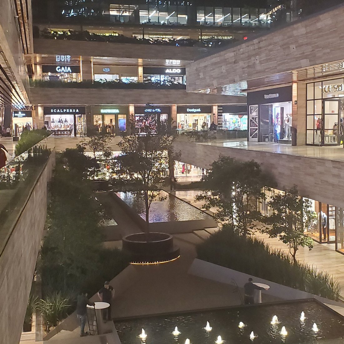 Sur Plaza - Gallery Photo 6