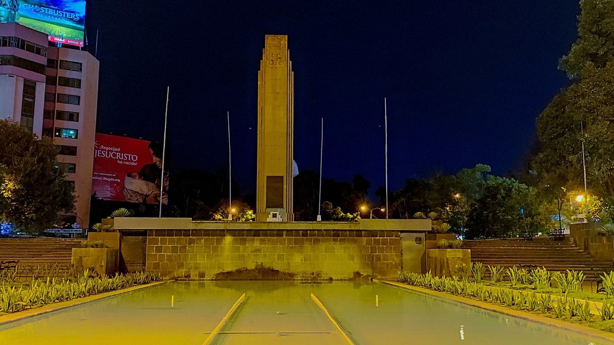 Plaza Obelisco - Gallery Photo 5