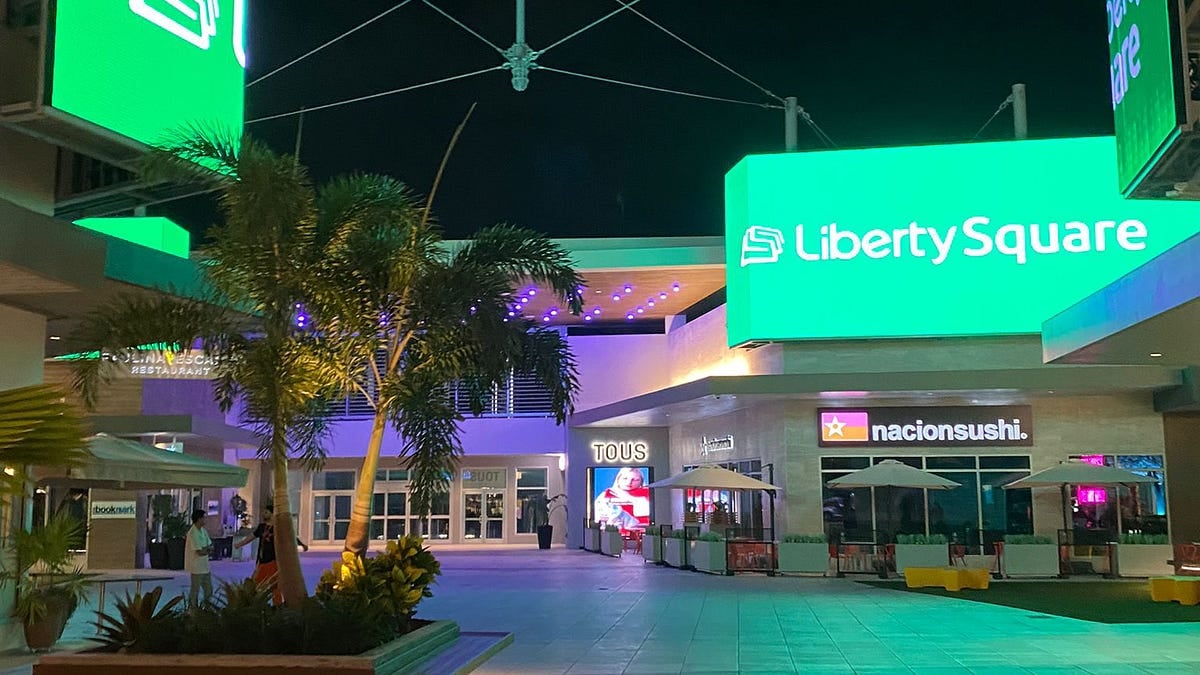 La Plaza Mall - Gallery Photo 3