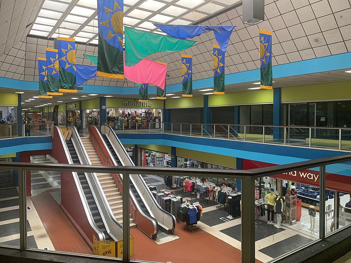 Metro Plaza - Gallery Photo 5