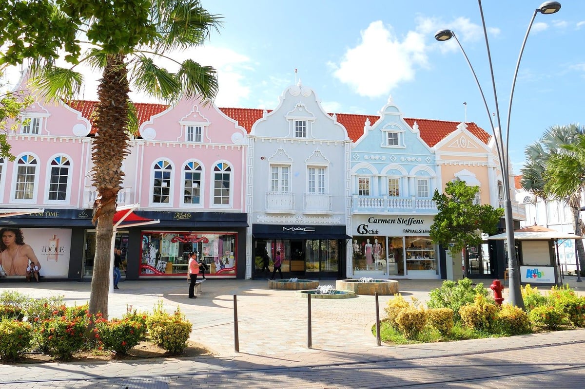 Alhambra Shopping Center - Gallery Photo 4