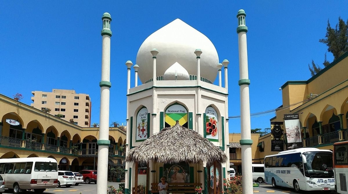 Ocho Rios Plaza - Gallery Photo 2