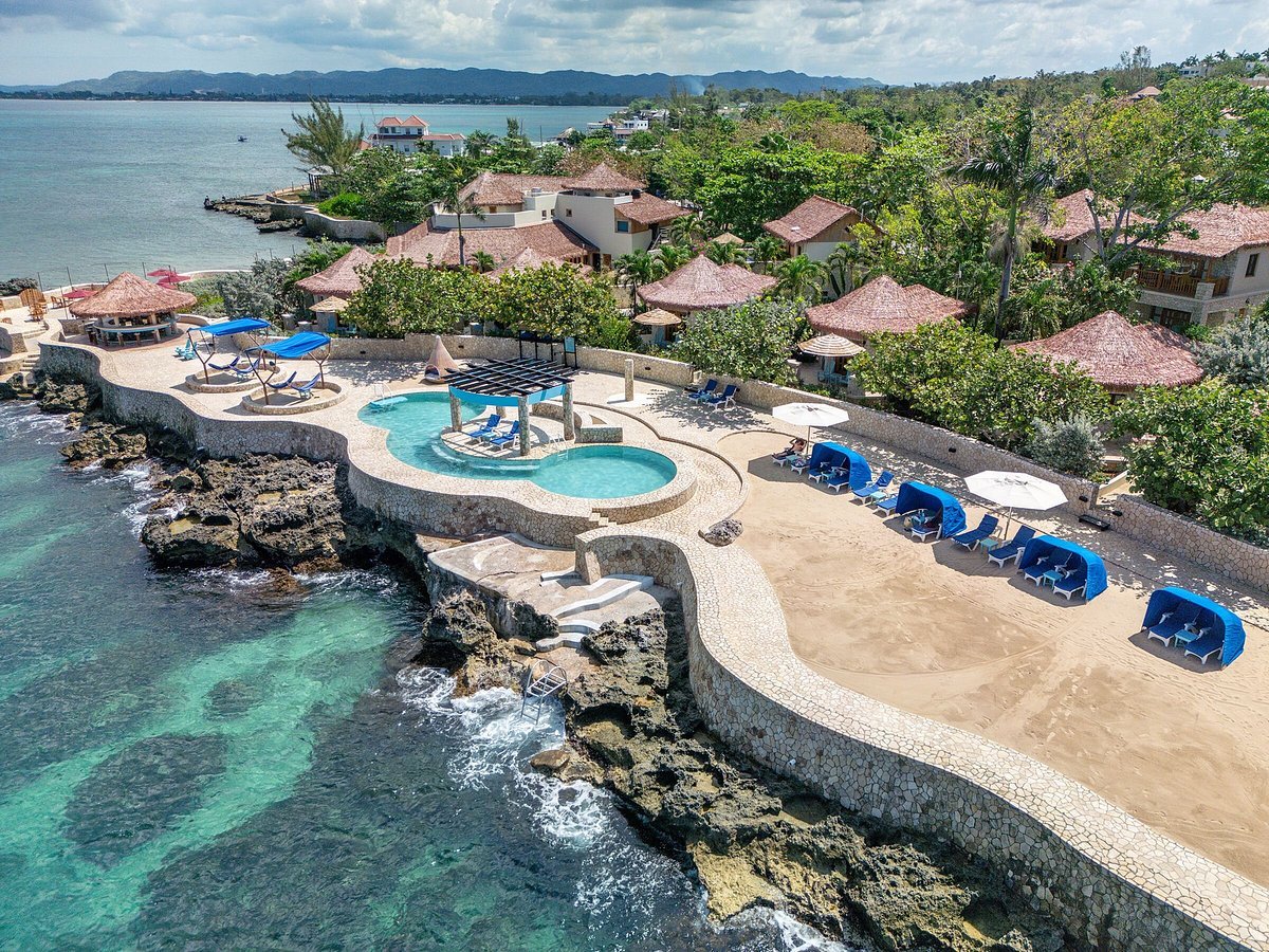 Negril Plaza - Gallery Photo 6