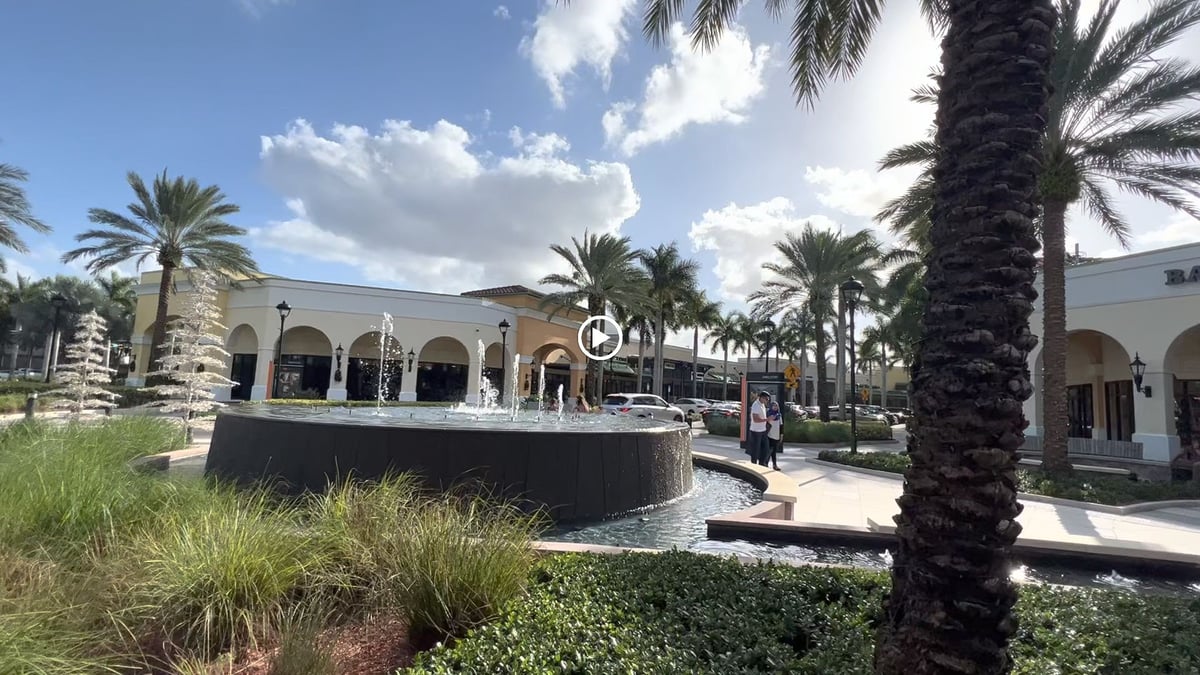 The Colonnade Outlets - Gallery Photo 2