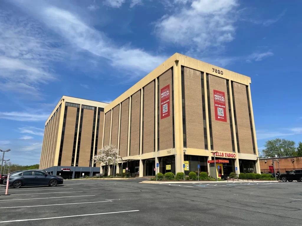 Annandale Shopping Center - Gallery Photo 2