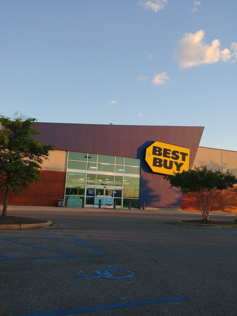 West Main Shopping Center - Gallery Photo 2