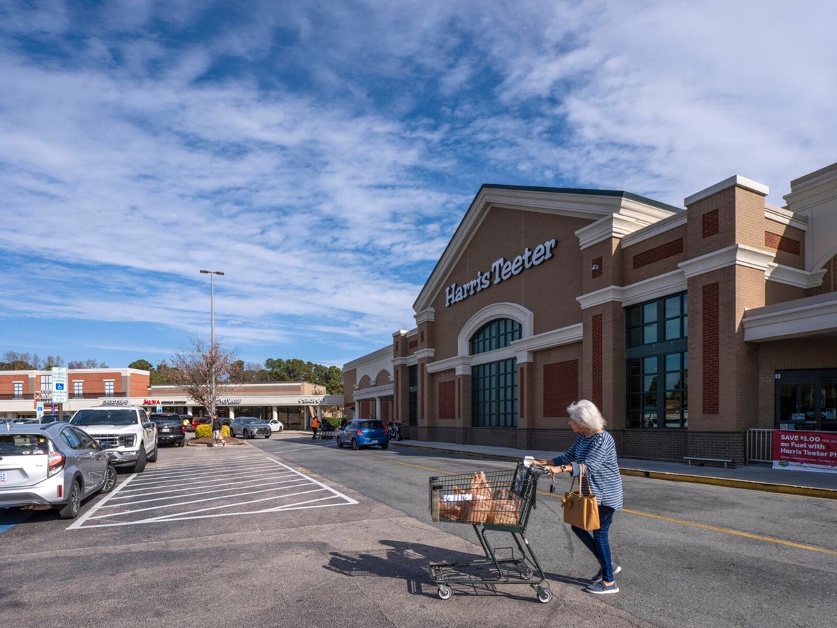 Ridgewood Shopping Center - Gallery Photo 4