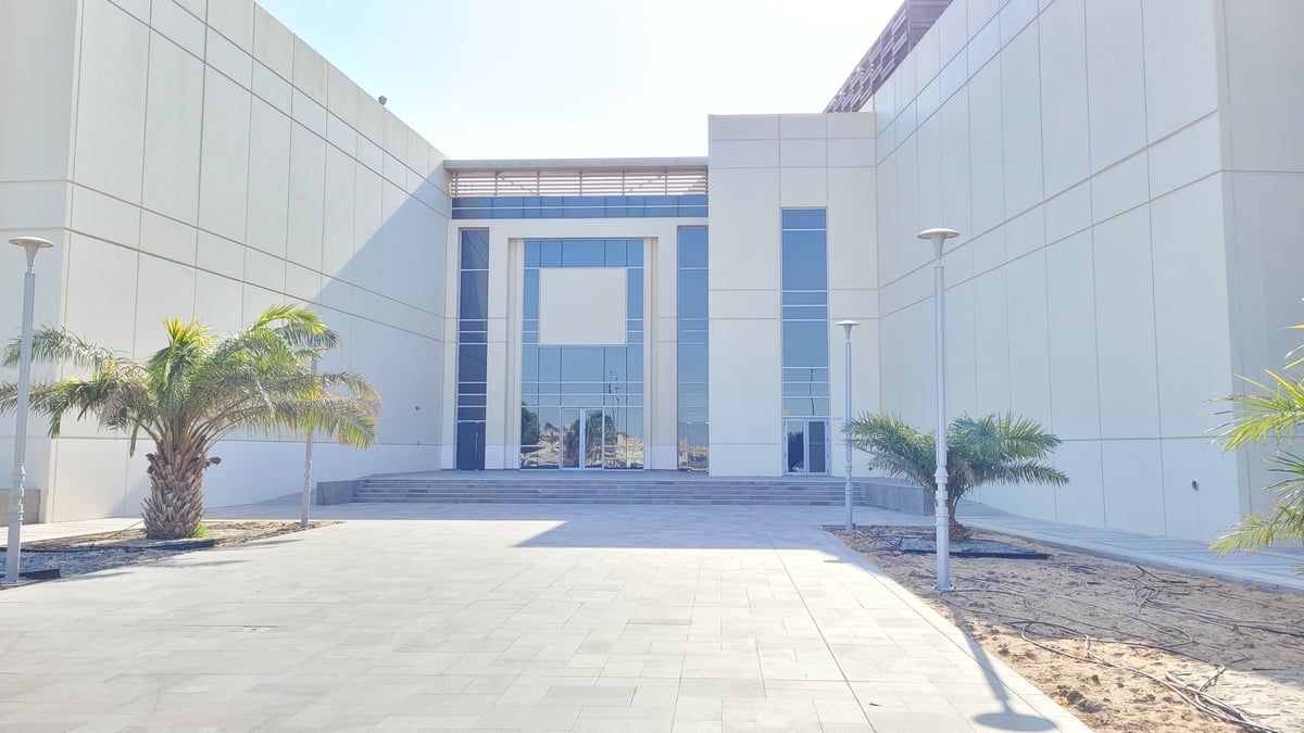 Al Dhannah Mall - Gallery Photo 11