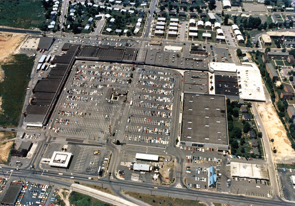 Laurel Plaza - Gallery Photo 7