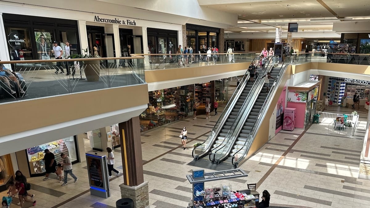 Metro Plaza - Gallery Photo 8