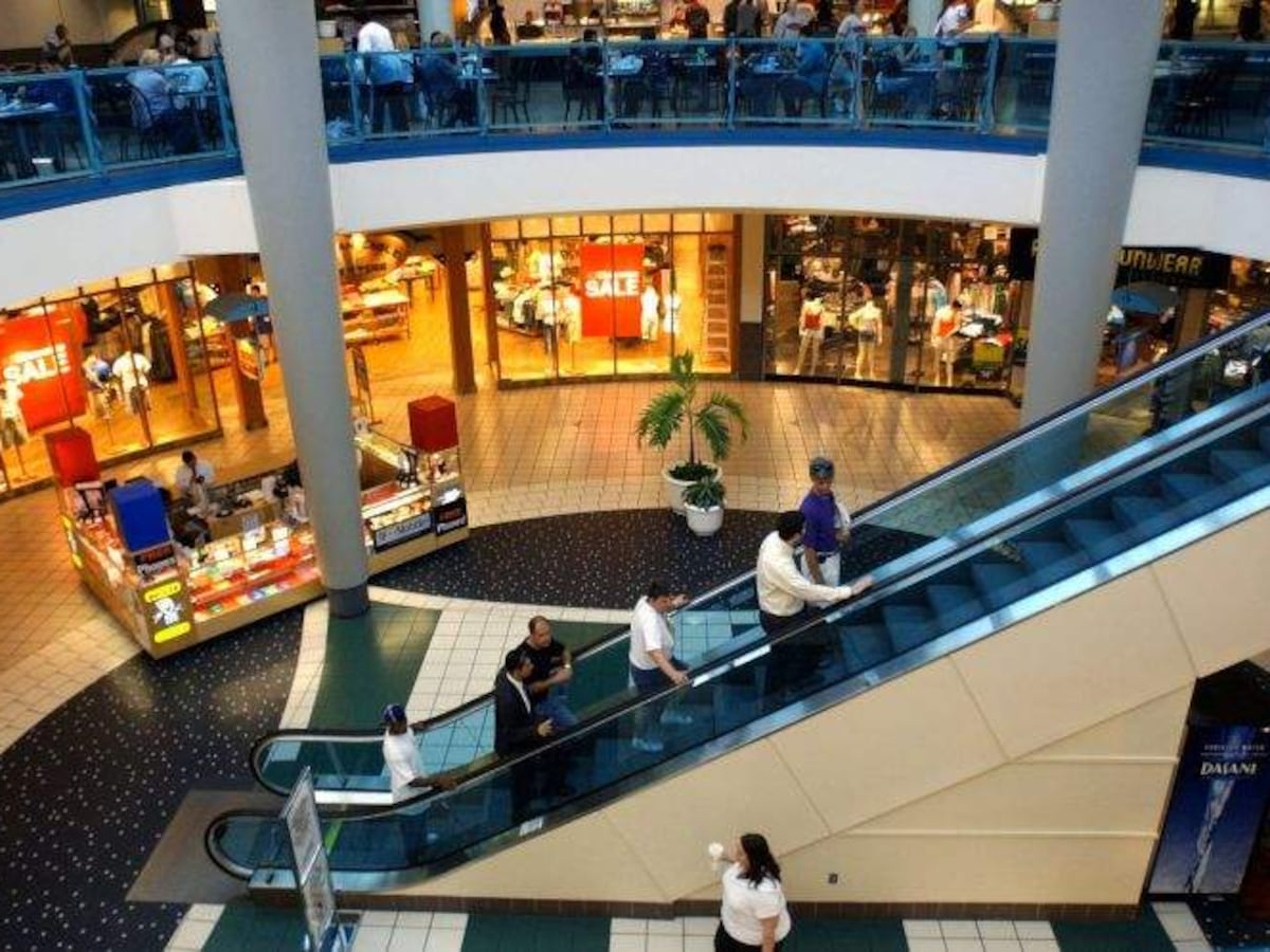 University Mall - Gallery Photo 9