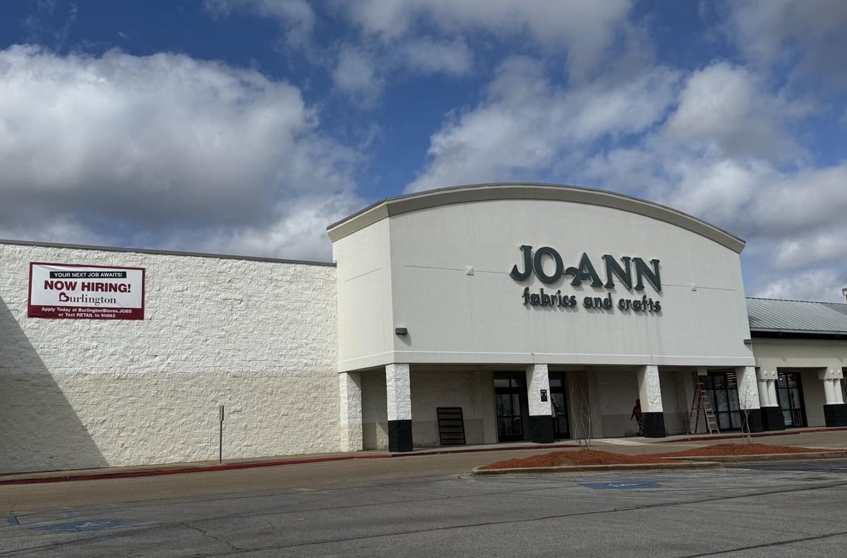 West Main Shopping Center - Gallery Photo 5