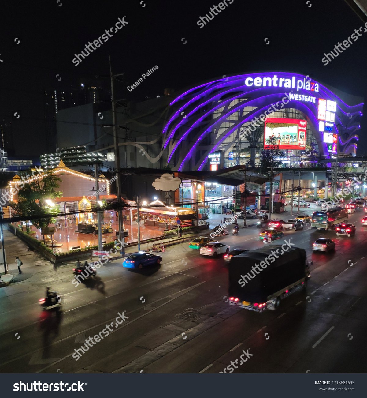 Central Plaza West Gate - Gallery Photo 4