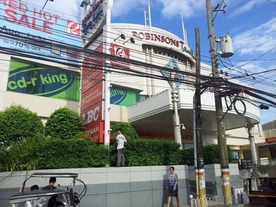 Los Baños shopping district