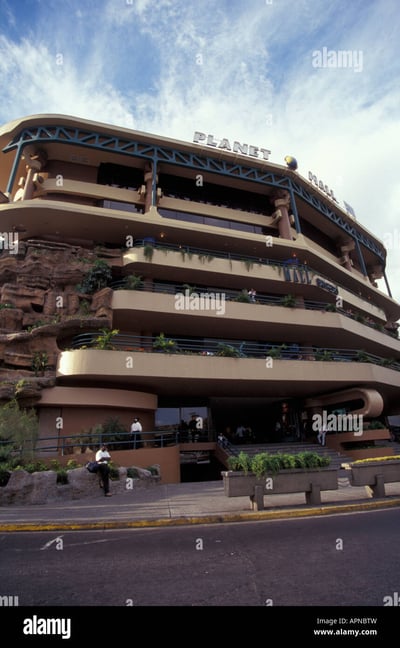 Mall San Pedro retail destination