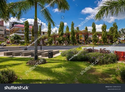 Plaza Del Parque retail destination