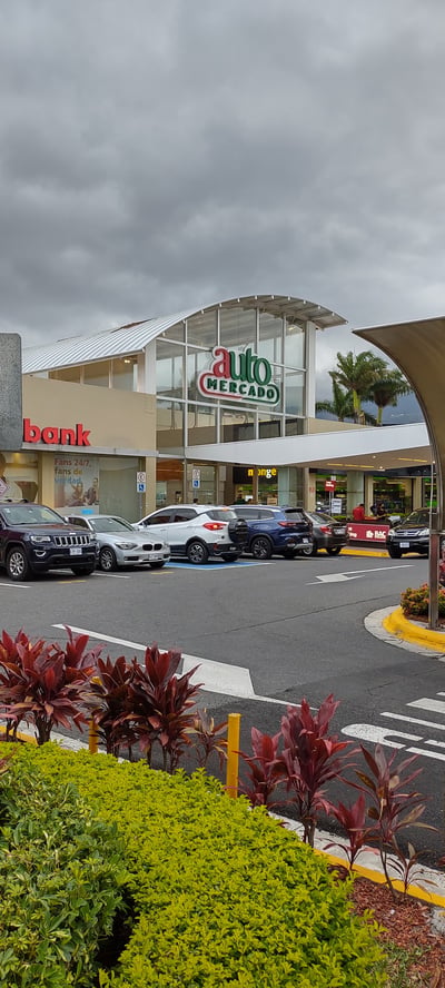 Plaza Los Prados retail destination