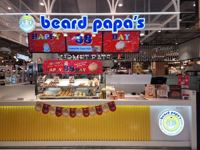 beard papa's storefront photo