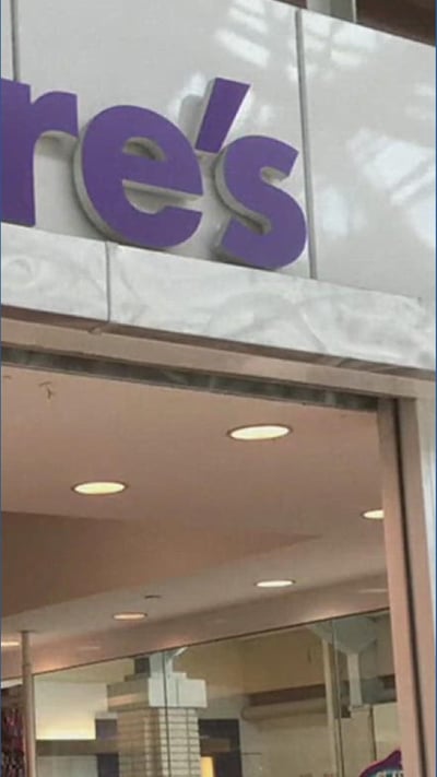 Claire’s storefront photo