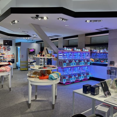 Lavelier storefront photo