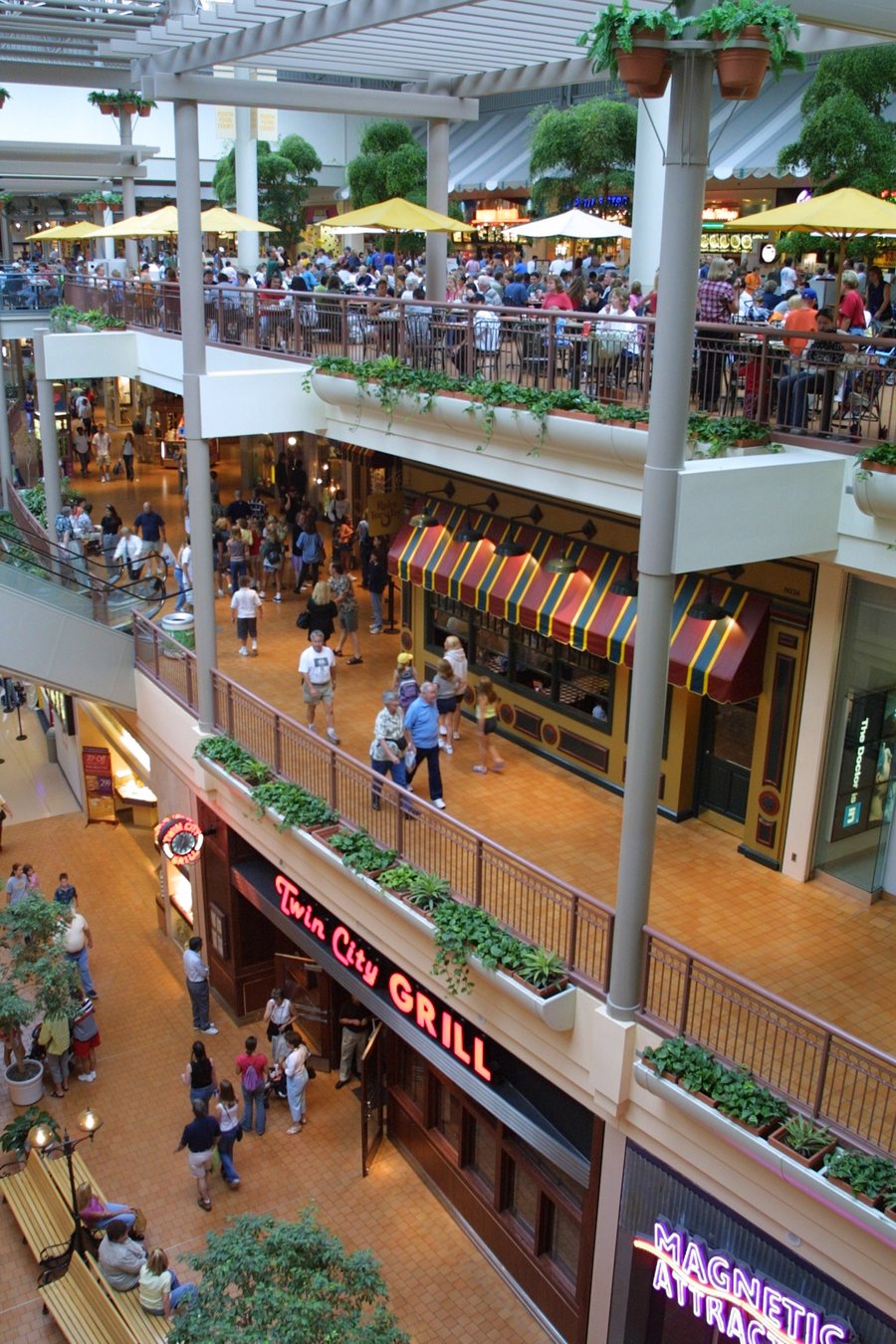 Shopping 2001 - Gallery Photo 2