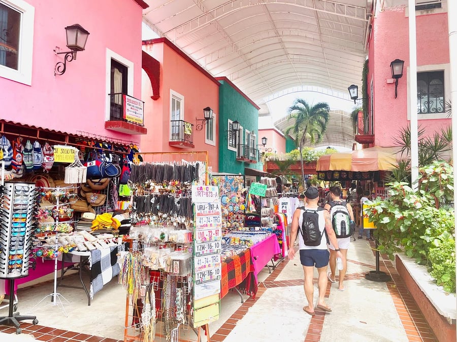 Plaza Las Palmas - Gallery Photo 4