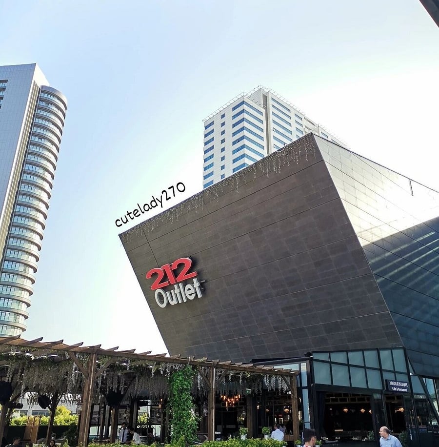 212 Outlet Center - Gallery Photo 7