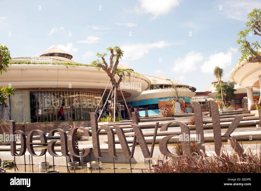 Beachwalk Shopping Center - Gallery Photo 4