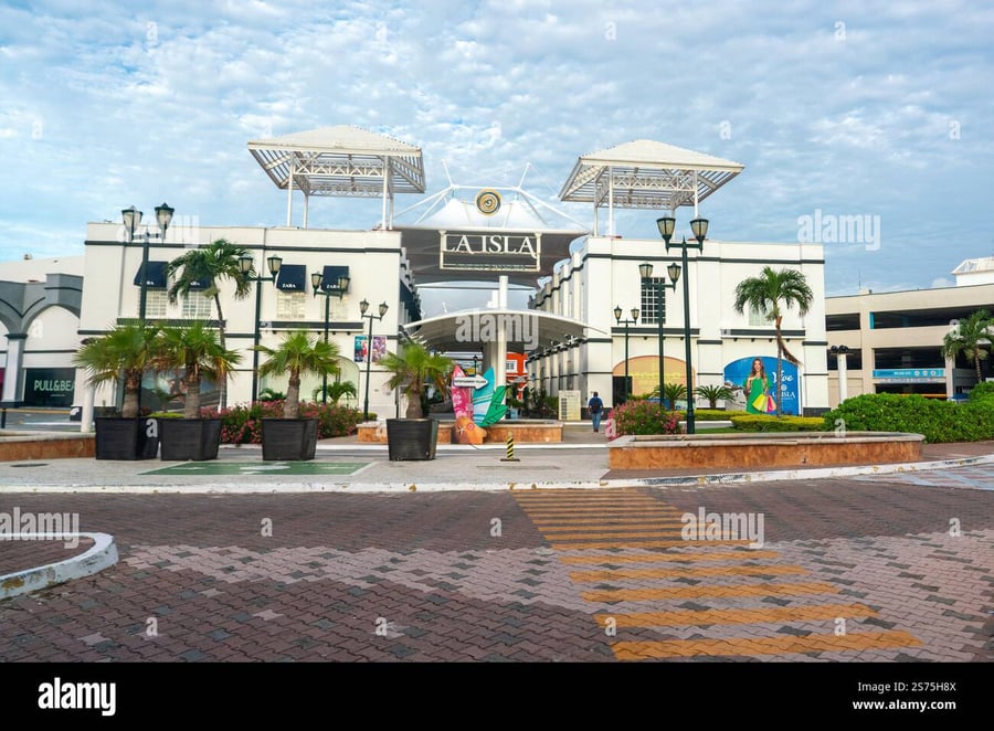 Plaza La Isla - Gallery Photo 3