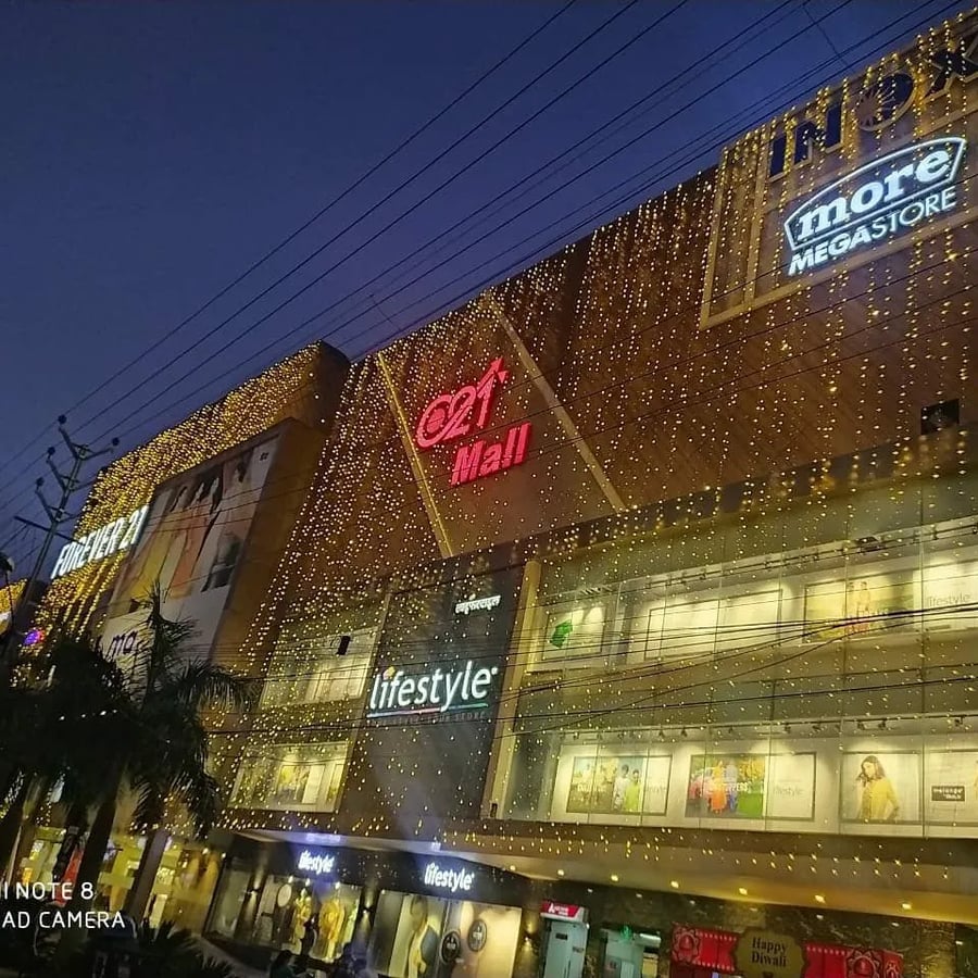 Cross Point Mall - Gallery Photo 7