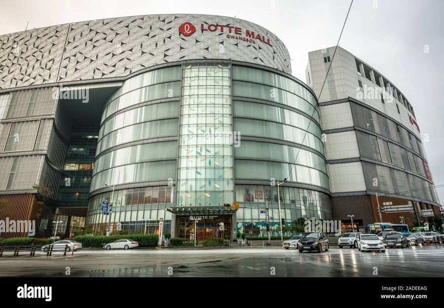 Lotte Department Store Busan Main - Gallery Photo 1