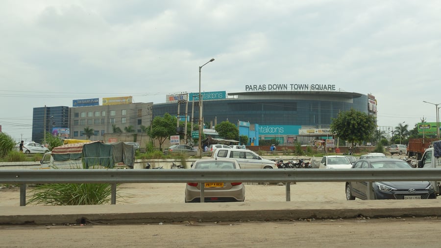 Paras Downtown - Gallery Photo 6