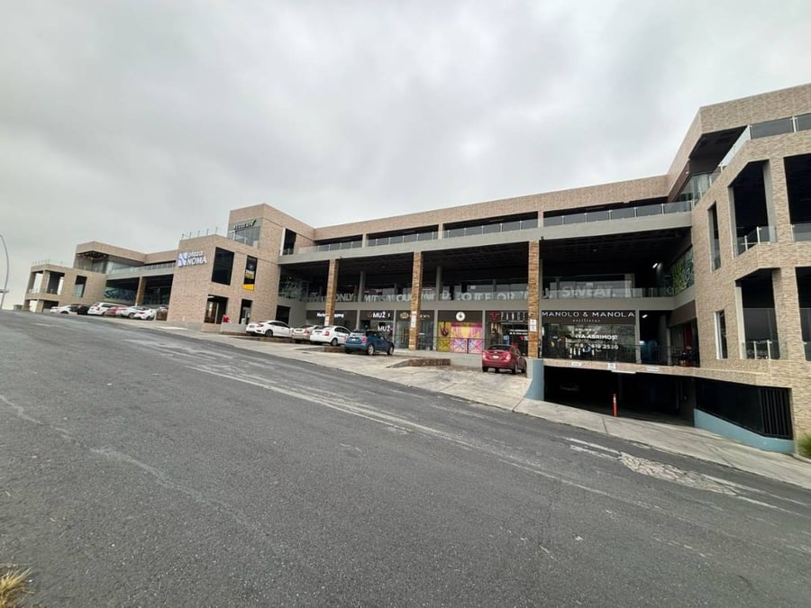 Plaza Cumbres - Gallery Photo 9