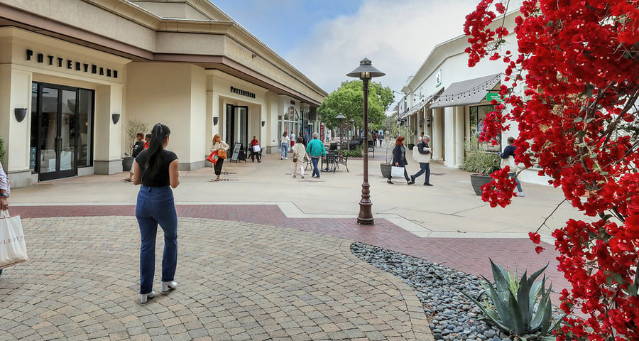 Plaza Cumbres - Gallery Photo 2