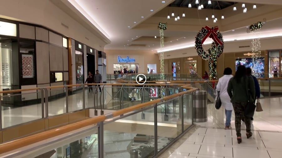 International Plaza - Gallery Photo 10