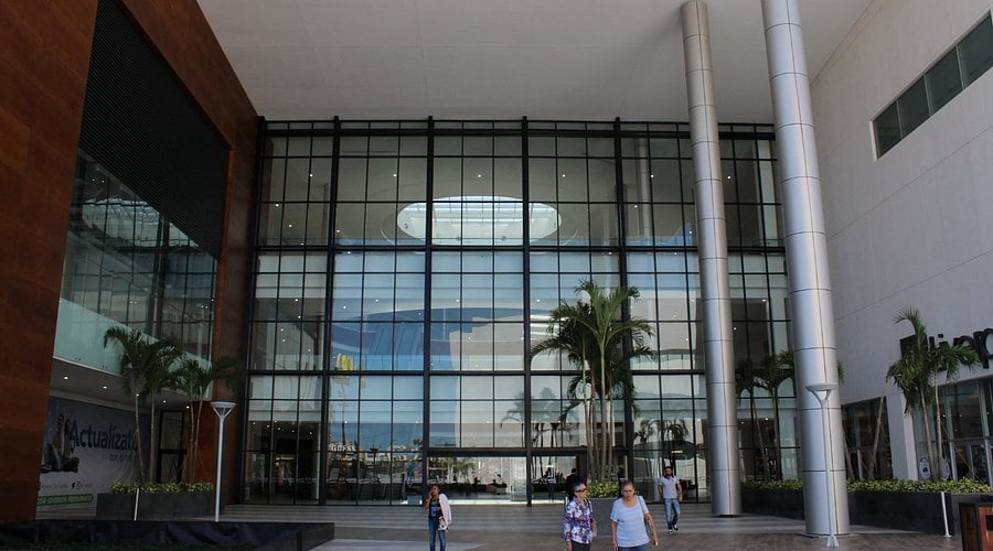 Plaza Tam - Gallery Photo 3