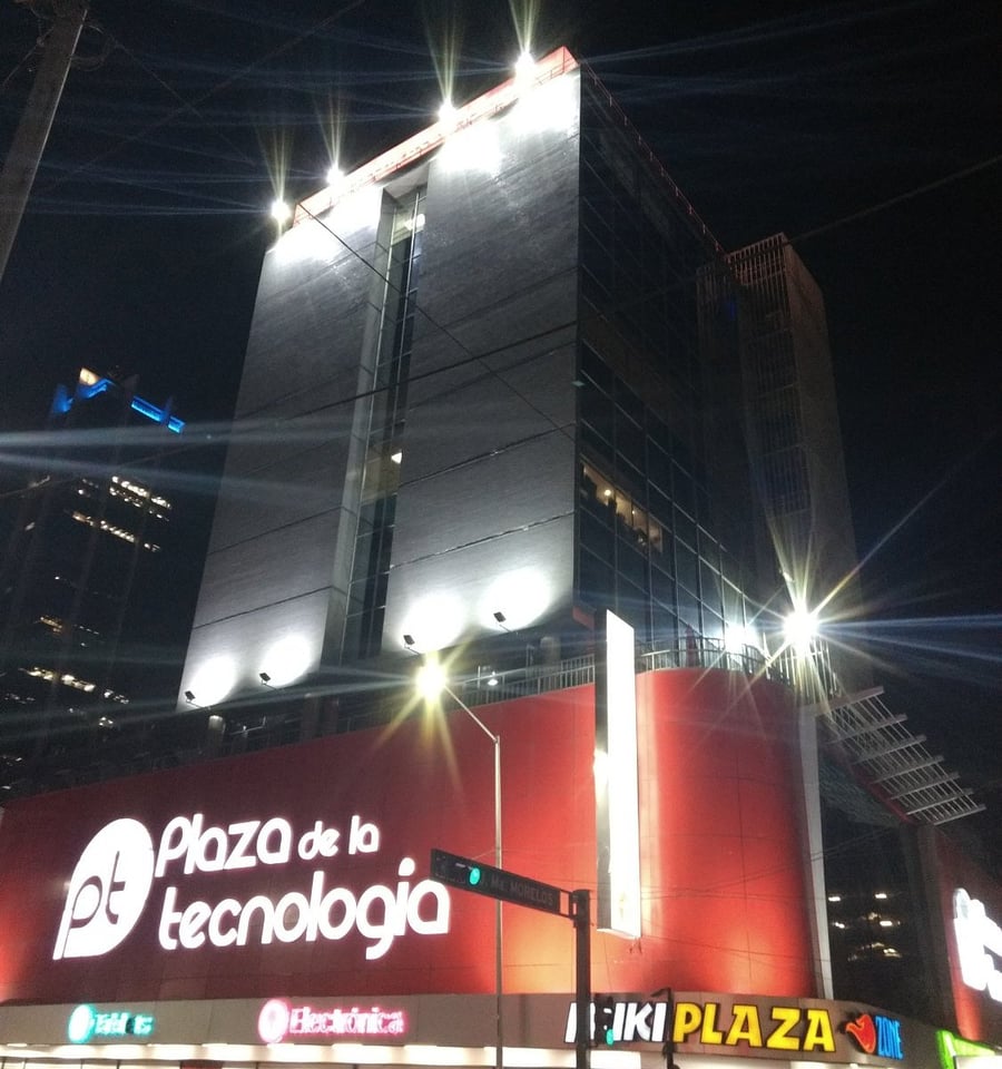 Plaza Universidad - Gallery Photo 3