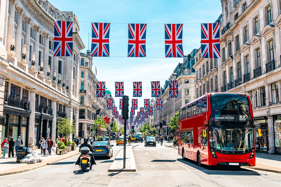 Oxford Street - Gallery Photo 2