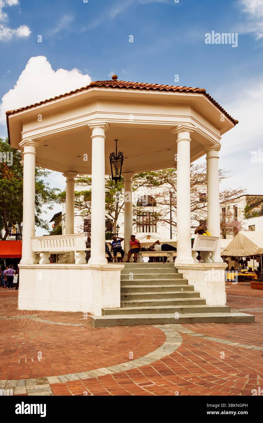 Plaza Del Parque - Gallery Photo 9